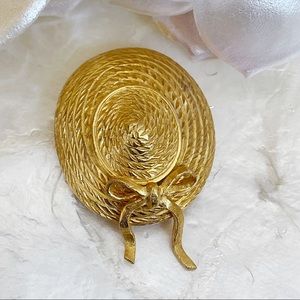 Vintage Gold Tone Gilt Sun Hat Bonnet Statement Brooch Gardener Nature Lovers